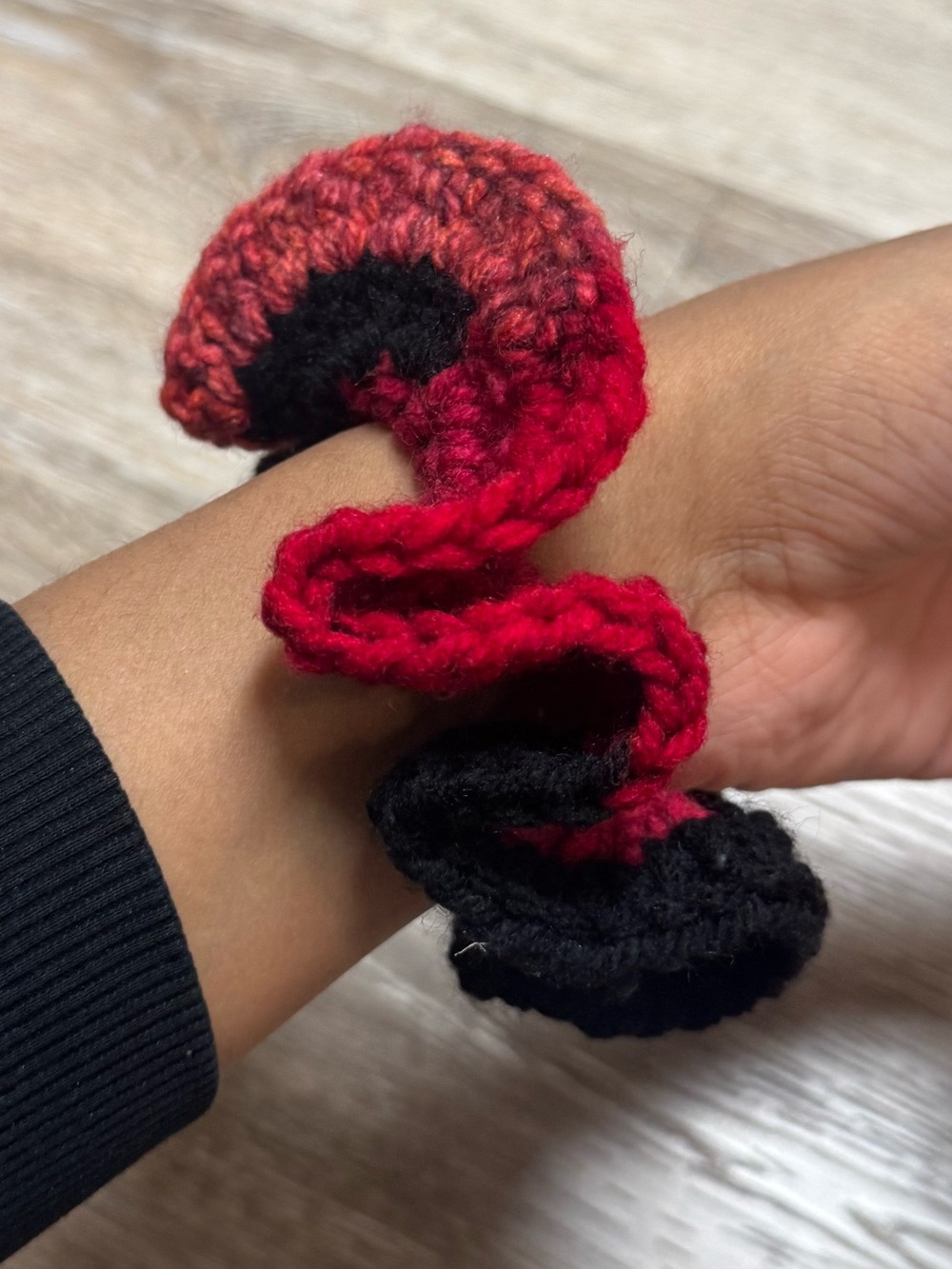 Ombré crochet hair tie - Picture 3 of 5